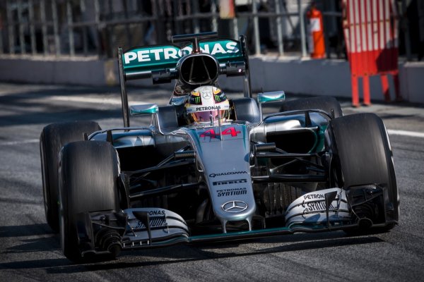 Lewis-Hamilton-Mercedes-F1-014