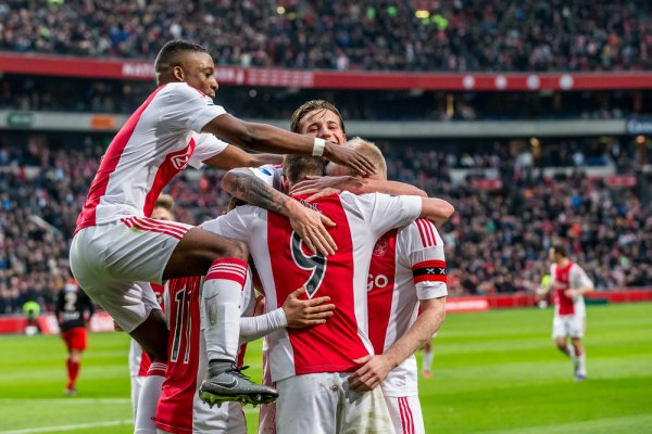 Ajax csapat 001