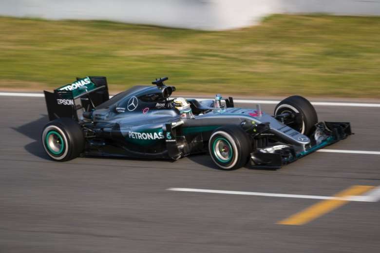 Lewis-Hamilton-Mercedes-F1-008